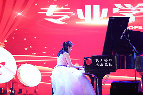 8钢琴独奏:采茶扑蝶1.jpg 8钢琴独奏:采茶扑蝶1.jpg